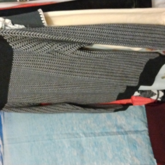 GoodThreads Men's Charcoal grey sweatshirt with Chevron pattern Sz Small NWT - Picture 9 of 17